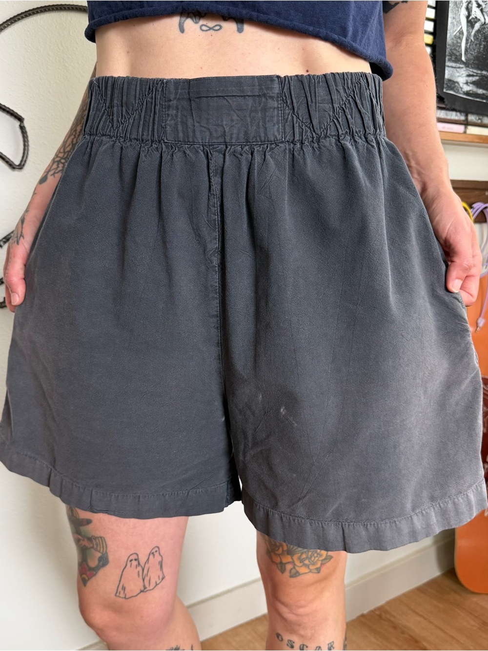 Vintage 90s Black Cotton High Waisted Pleated Paperbag Shorts ~ Size Medium - Picture 5 of 9